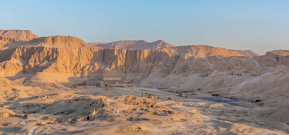 Day Tour to Valley of the Queens, Habu and Ramesseum